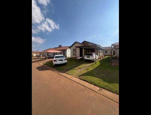 3 BEDROOM TOWNHOUSE FOR SALE IN CLAYVILLE